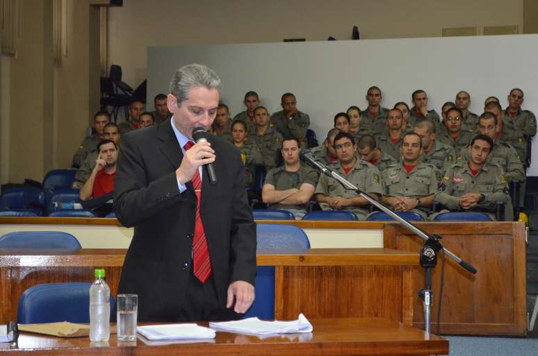 <p>O major Gerson da Rosa Pereira, chefe do estado maior do 4º Comando Regional dos Bombeiros, na audiência da Comissão Parlamentar de Inquérito (CPI) da Câmara de Vereadores de Santa Maria </p>