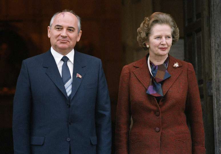 Thatcher e o líder do Partido Comunista russo Mikhail S. Gorbachev, em 15 de dezembro de 1984, em Londres