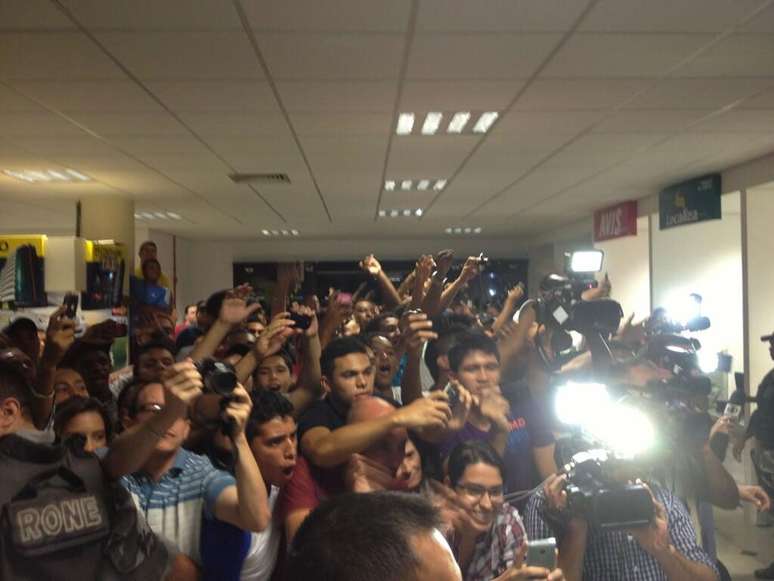 <p>Delega&ccedil;&atilde;o santista &eacute; recebida com muita festa no desembarque em Teresina</p>