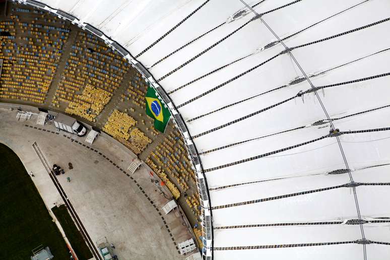 <p>Donos de cadeiras de estádio no Rio irão se inscrever em sorteio para determinar novas posições</p>