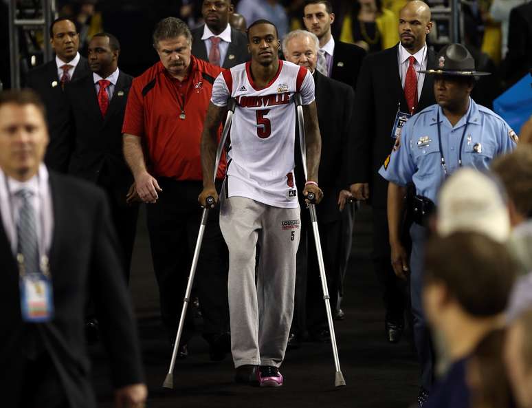 <p>Mesmo de muletas,&nbsp;Kevin Ware n&atilde;o deixou de prestigiar os companheiros do Louisville, campe&atilde;o da NCAA&nbsp;(liga americana de basquete universit&aacute;rio)</p>