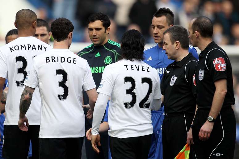 <p>Em 2010, Bridge se recusou a cumprimentar Terry antes de partida&nbsp;</p>