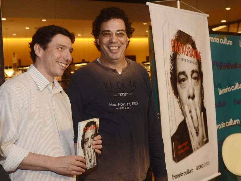 <p>O ex-jogador e comentarista Walter Casagrande organizou nesta ter&ccedil;a-feira em uma livraria em S&atilde;o Paulo uma sess&atilde;o de aut&oacute;grafos para sua autobiografia, <em>Casagrande e Seus Dem&ocirc;nios</em></p>