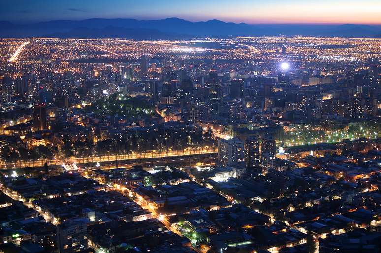 Com uma das melhores vistas da cidade de Santiago, o morro de San Cristóbal é um programa imperdível para aqueles que querem conhecer a capital chilena. O lugar fica a cinco quadras da estação de metrô de Baquedano