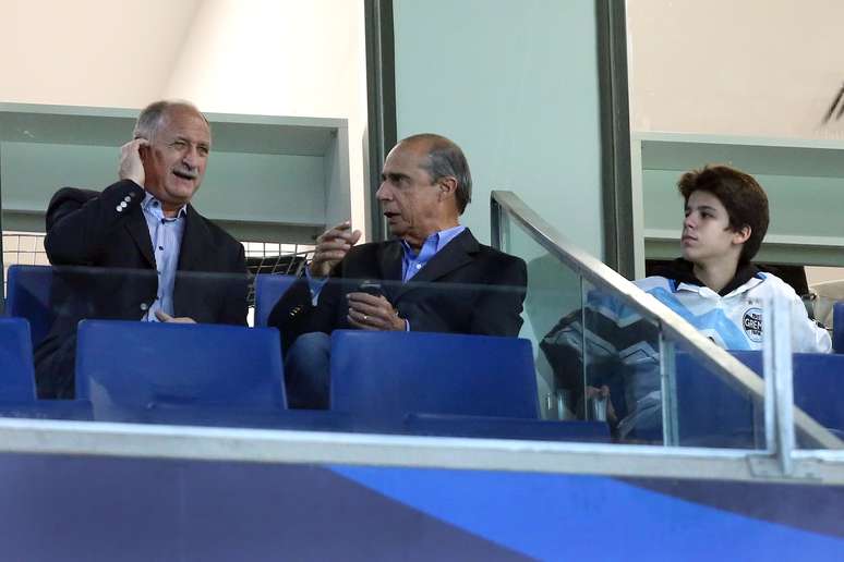 <p>T&eacute;cnico da Sele&ccedil;&atilde;o Brasileira, Luiz Felipe Scolari assistiu &agrave; partida das bancadas da Arena do Gr&ecirc;mio</p>
