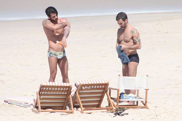 <p>O estilista Marc Jacobs costumava aproveitar a praia de Ipanema com o namorado, o brasileiro Harry Louis</p><p> </p>