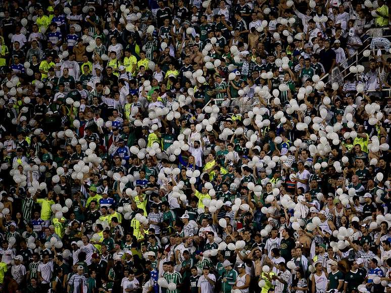 <p>Com o apoio de 35 mil torcedores, o Palmeiras venceu o Libertad por 1 a 0 no Pacaembu e se classificou às oitavas de final da Libertadores</p>