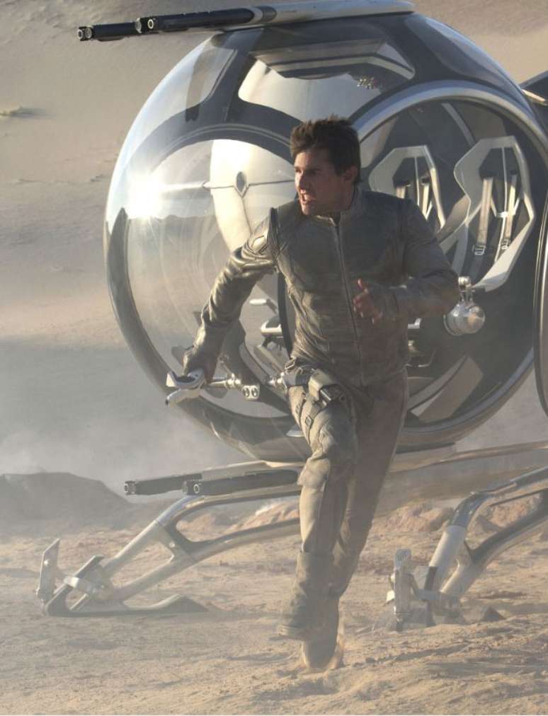 <p>Jack Harper (Tom Cruise) &eacute; o respons&aacute;vel pela manuten&ccedil;&atilde;o de equipamentos de seguran&ccedil;a em um planeta Terra irreconhec&iacute;vel</p>