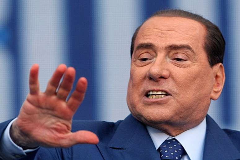 <p>Ex-premi&ecirc;,&nbsp;Berlusconi n&atilde;o faz parte da coaliz&atilde;o de Letta, mas poderia desestabilizar o governo se retirasse apoio a primeiro-ministro</p>