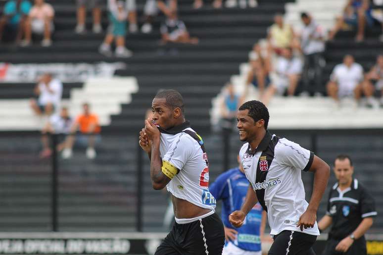 <p>Já eliminado da Taça Rio, Vasco conseguiu sua segunda vitória seguida ao bater o Quissamã por 3 a 1, resultado que rebaixou o adversário à segunda divisão</p>