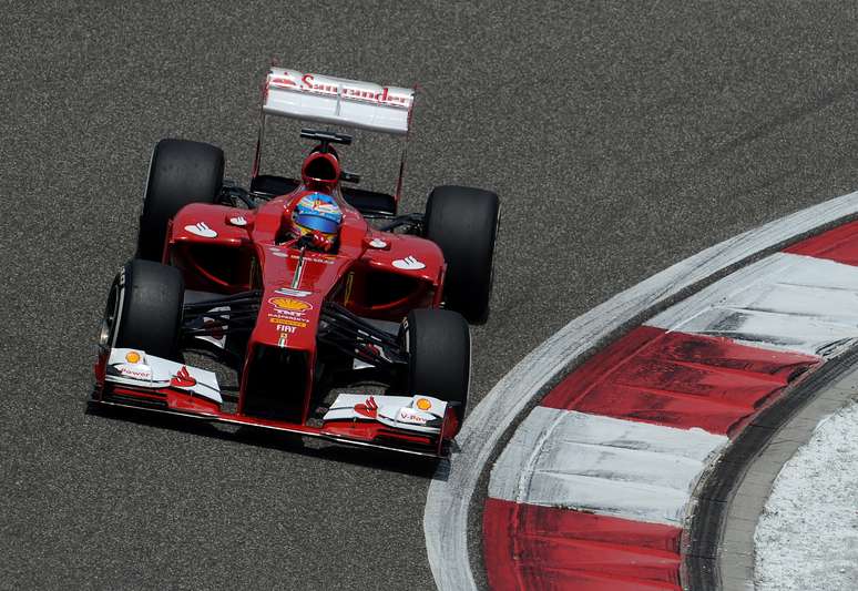 <p>Fernando Alonso assumiu a liderança na quinta volta, acelerou firme e terminou na frente sem sustos</p>