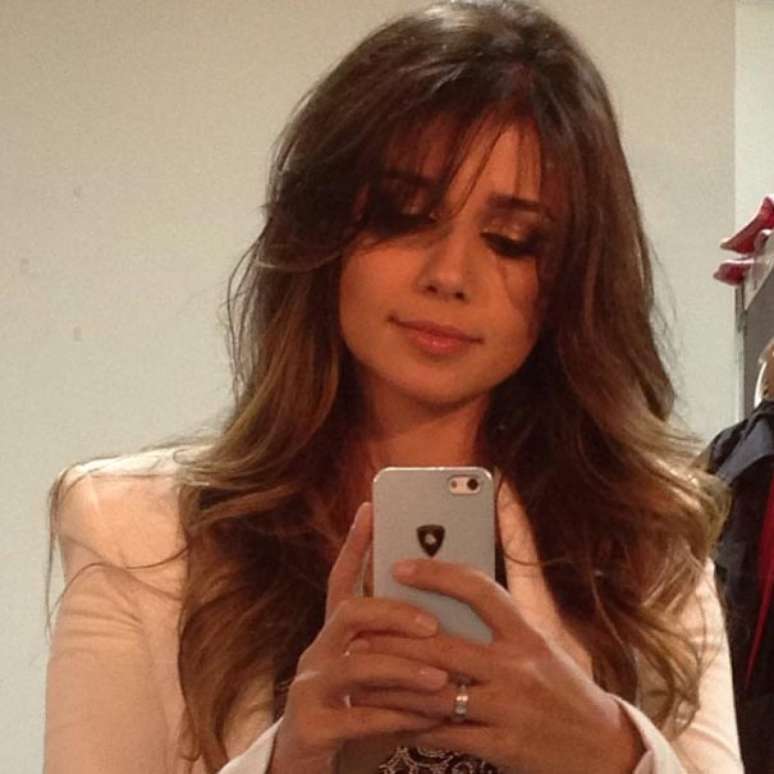 <p>A cantora Paula Fernandes postou fotos do novo look em suas redes sociais neste final de semana</p>