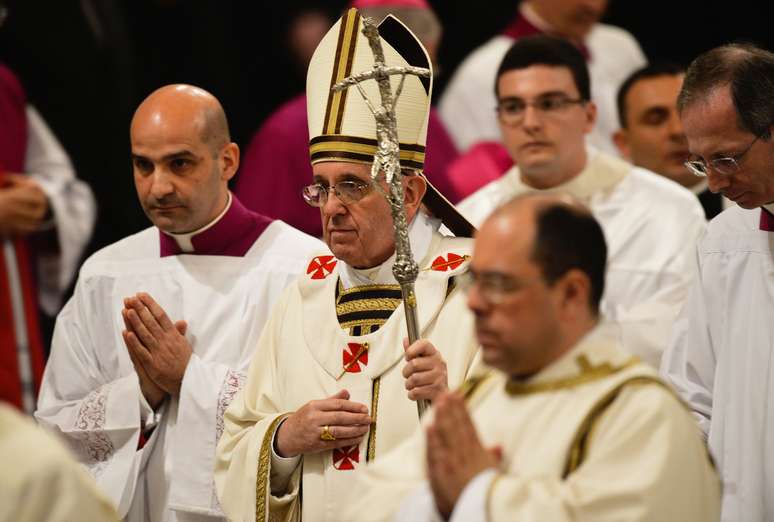 O papa Francisco celebrou missa dominical na Basílica de São Pedro