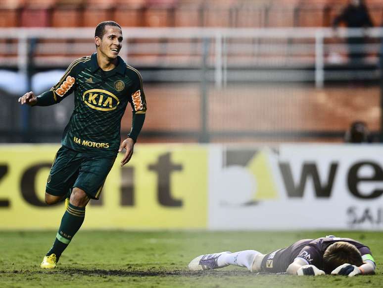<p>Ronny fechou a goleada do Palmeiras no Pacaembu</p>