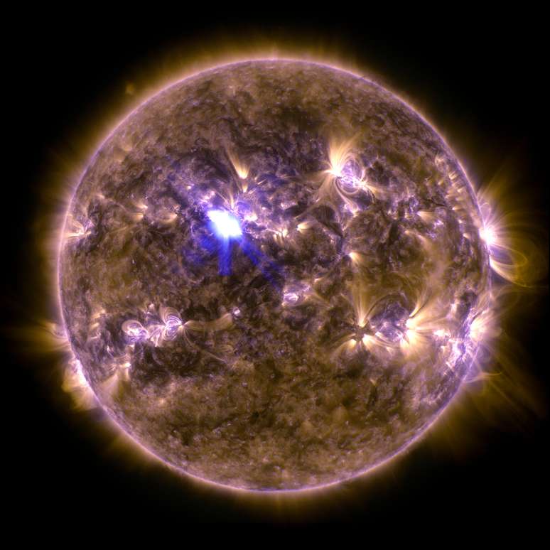 Na última quinta-feira, modelos experimentais de pesquisa da Nasa mostraram que as explosões começaram a emitir as partículas no espaço