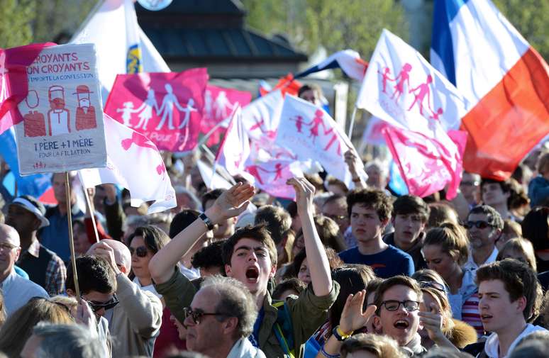 Manifestantes do grupo La Manif Pour Tous protestaram contra o casamento gay, ontem, em Lyon