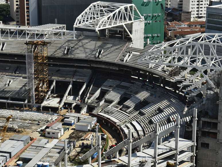 <p>Acidente na segunda fez 4.800 m² das obras do Palestra serem interrompidas</p>