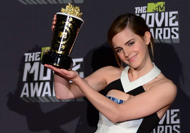 Emma Watson com seu prêmio