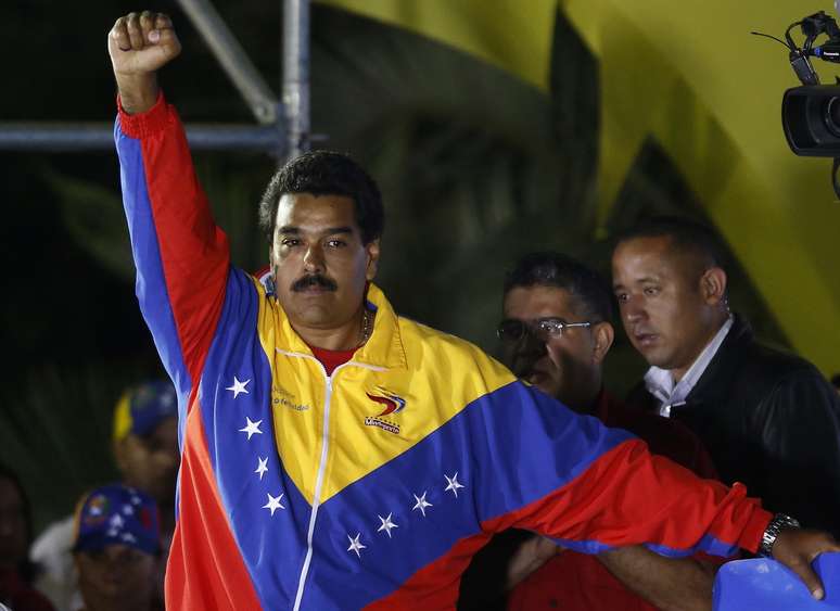 <p><strong>15 de abril </strong>- Maduro comemora no Palácio de Miraflores após confirmação da vitória</p>