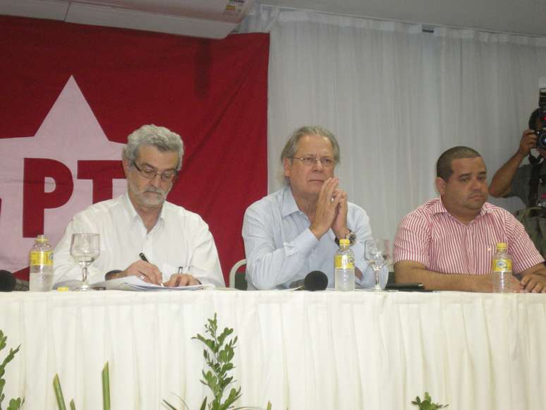 Em evento sobre 10 anos do PT na presidência, José Dirceu afirmou que possível candidatura de Eduardo Campos (PSB) é legítima