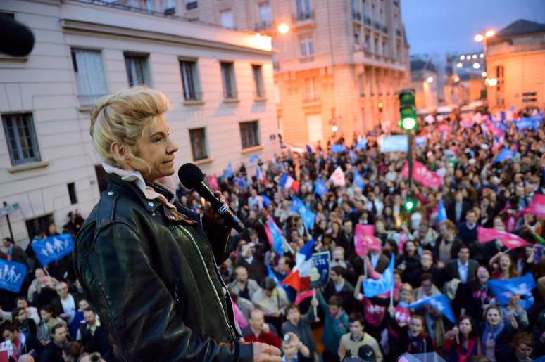 A humorista e ativista contra o casamento gay Frigide Barjot comandou a manifestação na capital francesa 