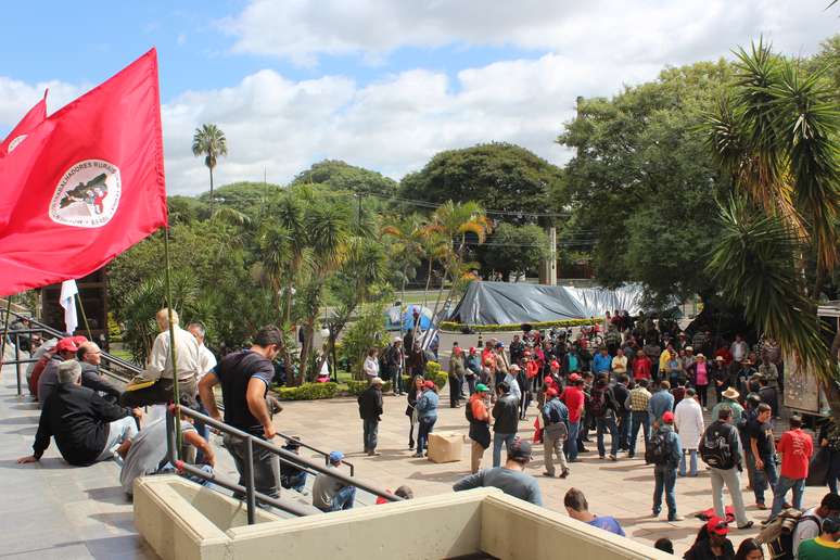 Trabalhadores ocuparam a sede da Receita Federal em Porto Alegre