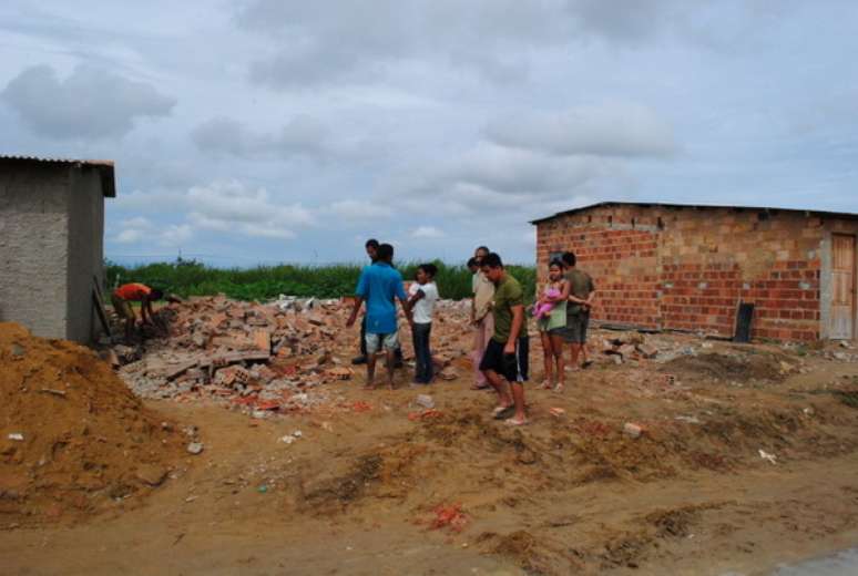 Moradores terão até segunda-feira para deixar as residências