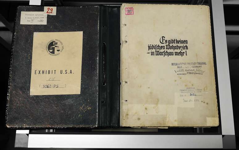 Exemplar original do relatório do comandante alemão do gueto judeu de Varsóvia