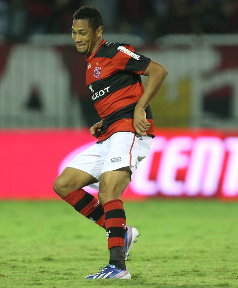 <p>O atacante Hernane brilhou nesta quarta-feira no Estádio Raulino de Oliveira e marcou os três gols da vitória por 3 a 0 do Flamengo sobre o Remo, pela volta da primeira fase da Copa do Brasil</p>