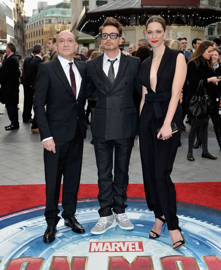 <p>Os atores Robert Downey Jr. (centro), Rebecca Hall e Ben Kingsley marcaram presença em uma exibição especial do longa <em>Homem de Ferro 3</em>, em Londres, na noite da última quinta-feira (18)</p>