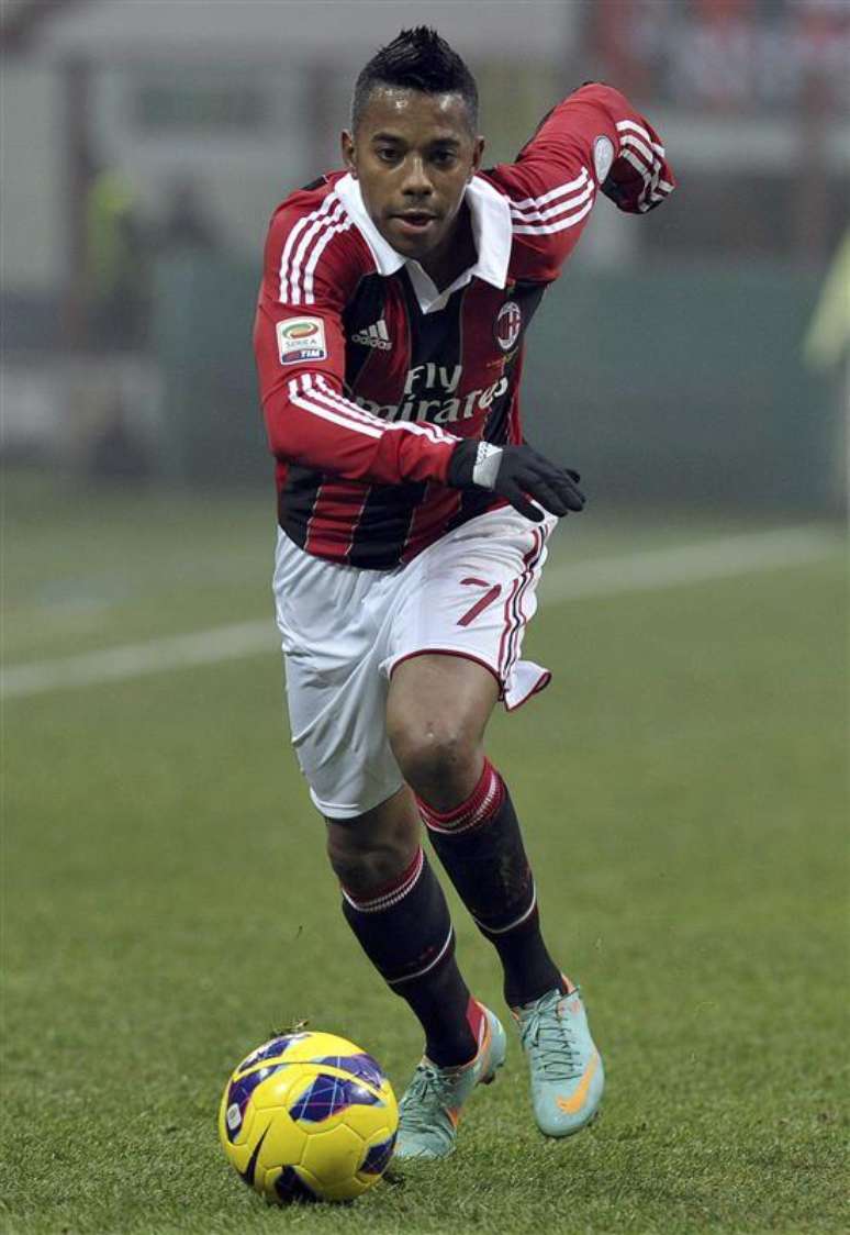 Robinho, do AC Milan, corre durante partida contra o Pescara, no estádio de San Siro, em dezembro de 2012. Robinho vai continuar no Milan na próxima temporada e gostaria de completar 10 anos no clube da primeira divisão italiana. 16/12/2012