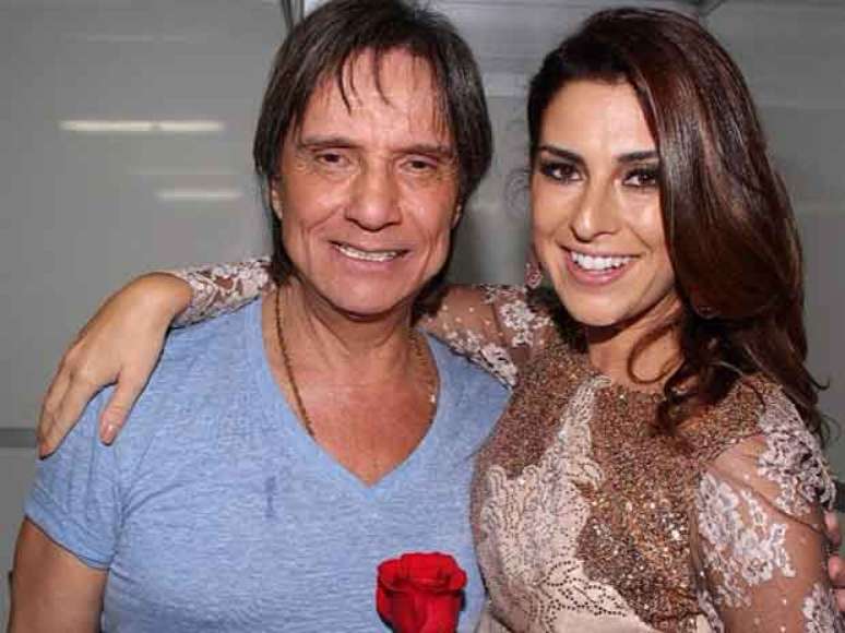 A atriz Fernanda Paes Leme utilizou seu perfil no Instagram para mandar sua mensagem. "Hoje &eacute; anivers&aacute;rio do cara! Que canta o amor e s&oacute; passa coisas boas pra quem ouve suas m&uacute;sicas e chega perto dele! Vida longa ao Rei!, publicou