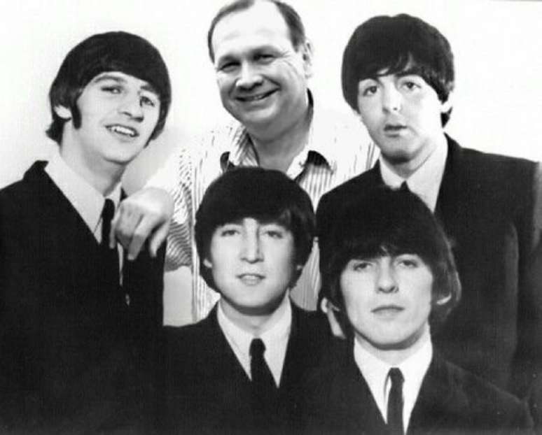 <p>F&atilde; de Beatles, o candidato usa as redes sociais para interagir com seus eleitores</p>