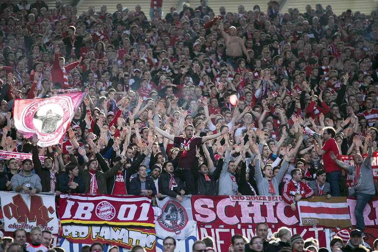 <p>Torcida do Bayern faz festa para o time campeão alemão</p>