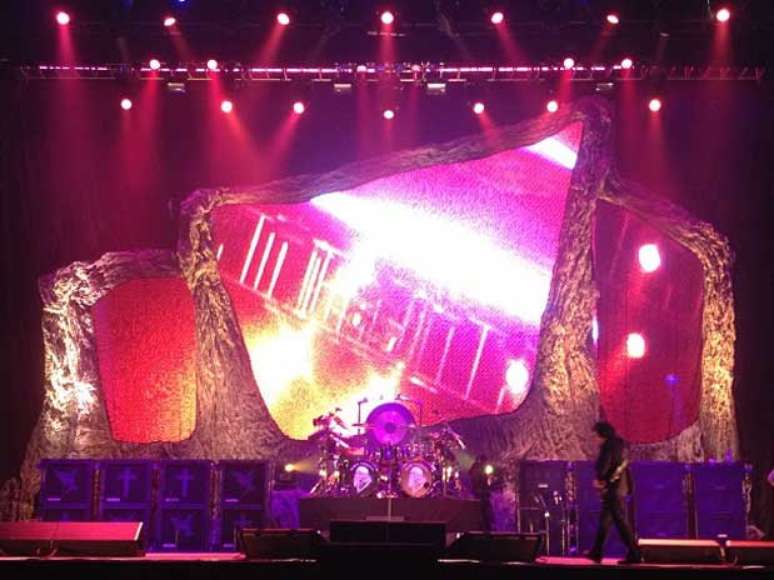 Palco da turn&ecirc; de 13, que passa pelo Brasil em outubro