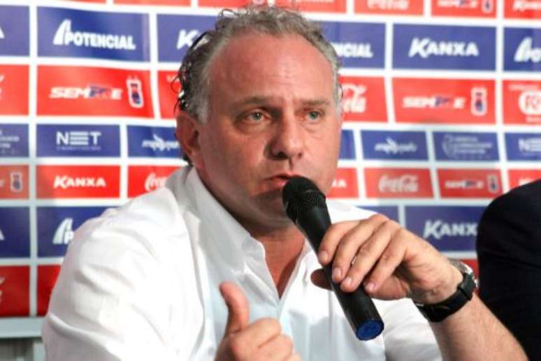 <p>T&eacute;cnico n&atilde;o resistiu &agrave; derrota para o S&atilde;o Bernardo na Copa do Brasil</p>