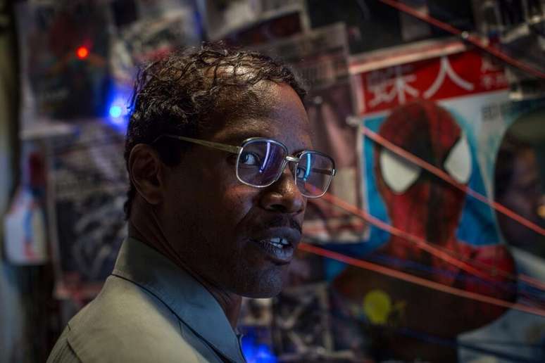 <p>Antes de se tornar Electro, Jamie Foxx é Max Dillon, um homem obcecado pelo Homem-Aranha</p>