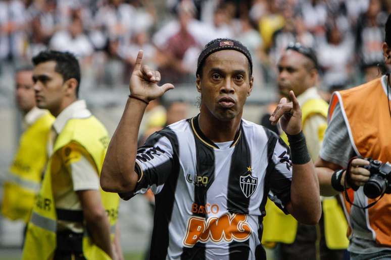 <p>Ronaldinho iniciou a virada atleticana, marcando gol de empate no final do primeiro tempo</p>