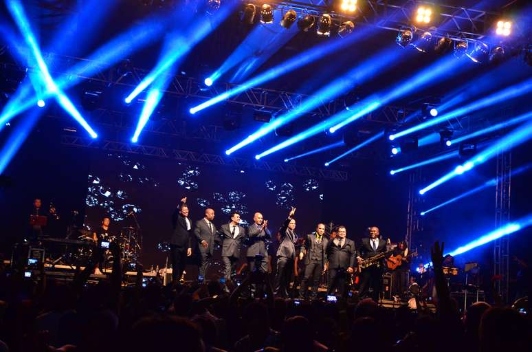 Grupo Só Pra Contrariar faz show gratuito em Sorocaba