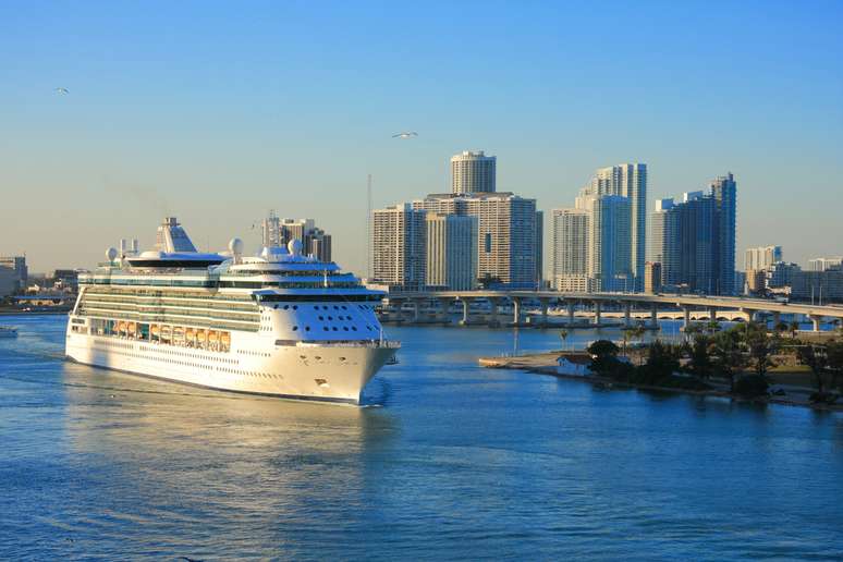 <p>Durante os meses primavera e verão no hemisfério norte, a região de Miami se torna o ponto de partida de vários cruzeiros onde são organizados congressos de associações médicas</p>