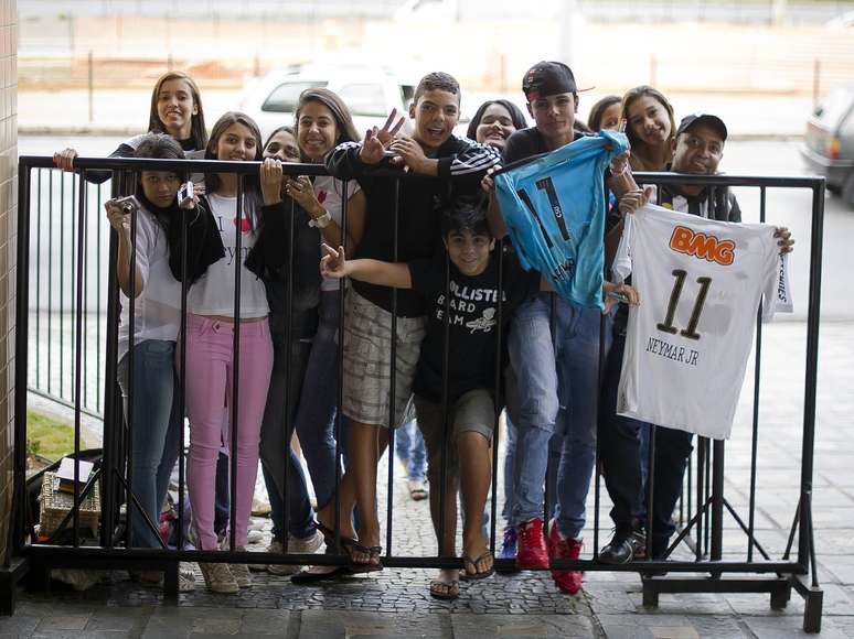 Apresenta&ccedil;&atilde;o da sele&ccedil;&atilde;o teve f&atilde;s do atacante Neymar
