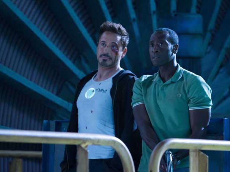 <p>Robert Downey Jr. e Don Cheadle voltam a ser parceiros no longa</p>