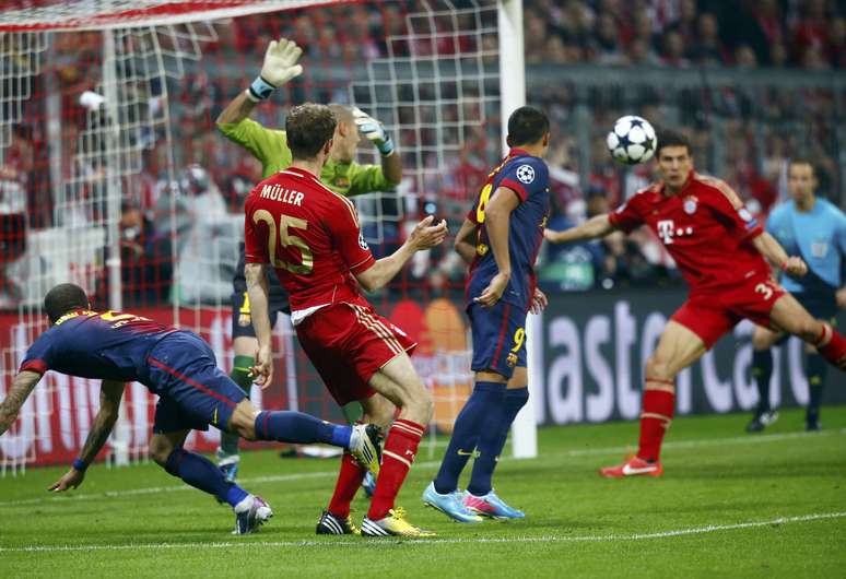 <p>Jogando na Alemanha, Bayern de Munique venceu catalães por 4 a 0</p>