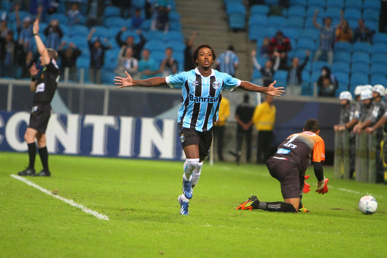 Promessa da base garante vitória do Grêmio em jogo-treino