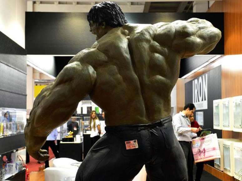 A est&aacute;tua do Hulk em tamanho real foi um dos sucessos de venda