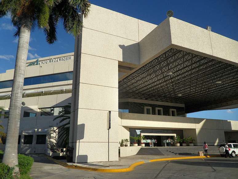 Com mais de 7 mil metros quadrados voltados para congressos e convenções, além de 40 espaços para reuniões, o Cancún Center, Conventions & Exhibitions é um dos melhores lugares da cidade para eventos de negócios