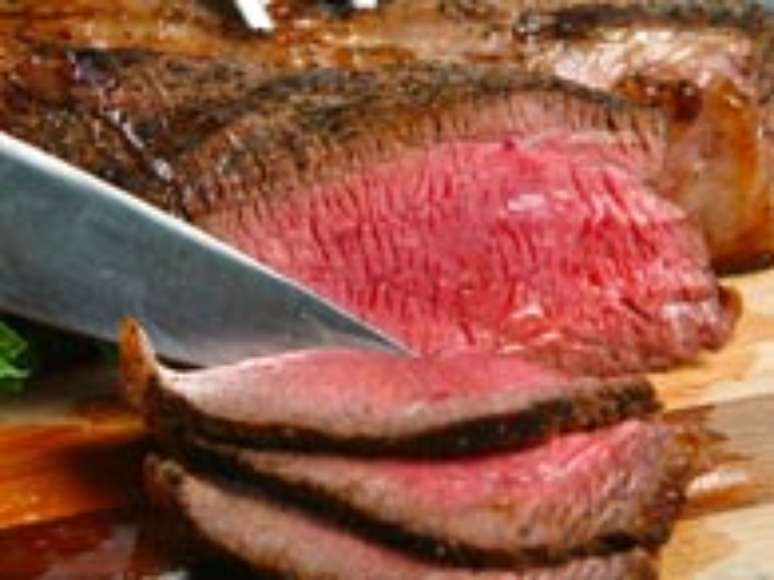 Veja quantas calorias têm as carnes do churrasco.