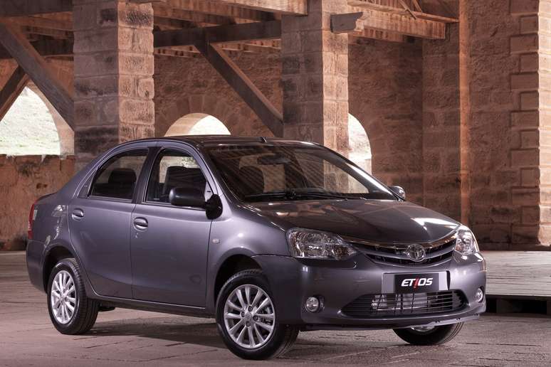 <p>Toyota Etios Sedã; nova geração do veículo deve ser apresentada em 2016, na Índia</p>