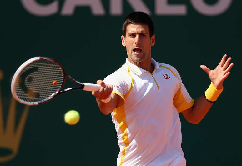 <p>Djokovic &eacute; um dos favoritos ao t&iacute;tulo em Roland Garros</p>