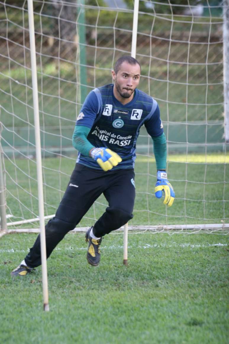 Goleiro Pedro Henrique é um dos jogadores do Goiás que defendem a Aparecidense
